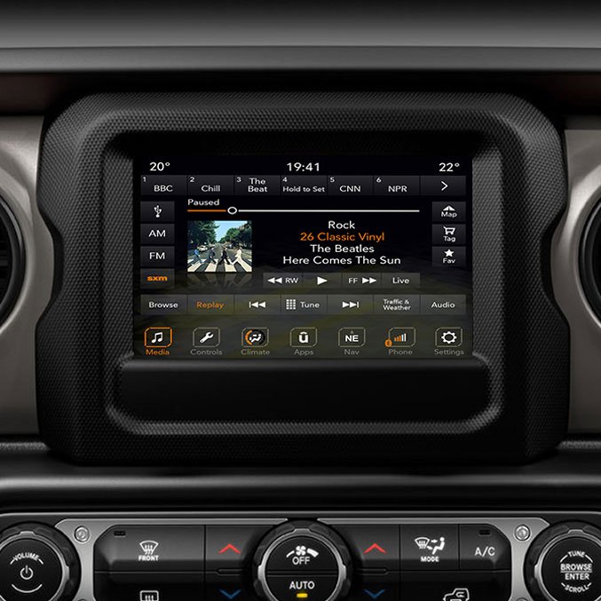 Problemas con la Pantalla Táctil UCONNECT™ 4 de Jeep